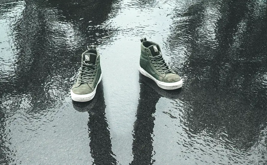 Best Men's Walking Shoes for Rainy Weather
