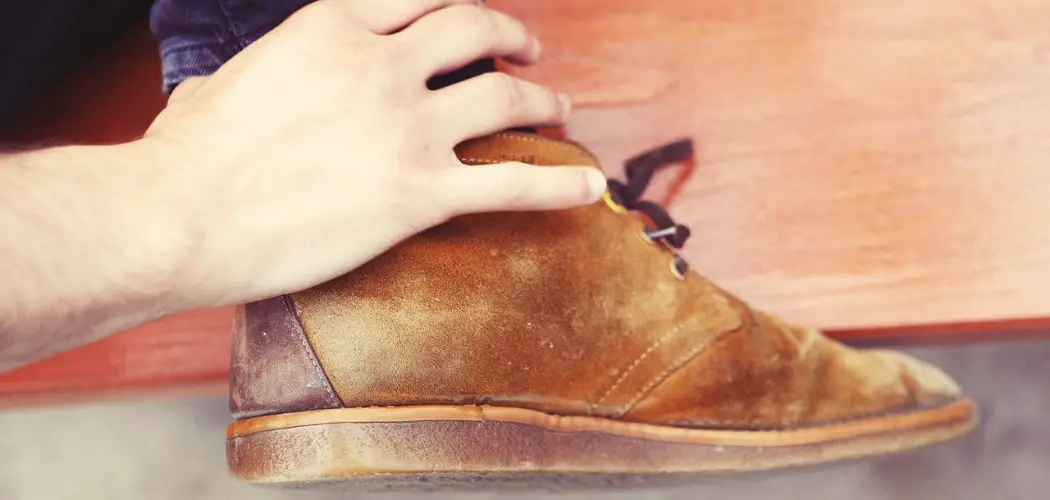 How to Shrink Leather Shoes With Vinegar