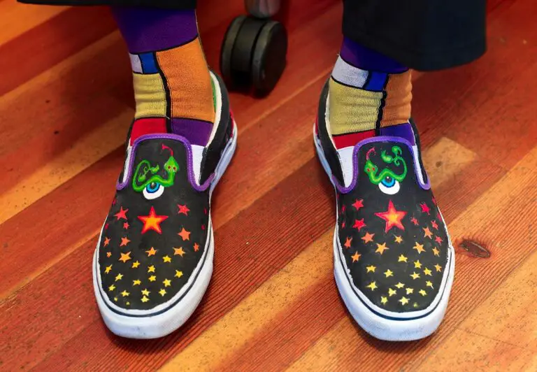 How to Splatter Paint on Shoes (Updated 2023) Quick Steps