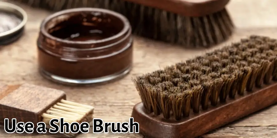 Utilisez une brosse à chaussures