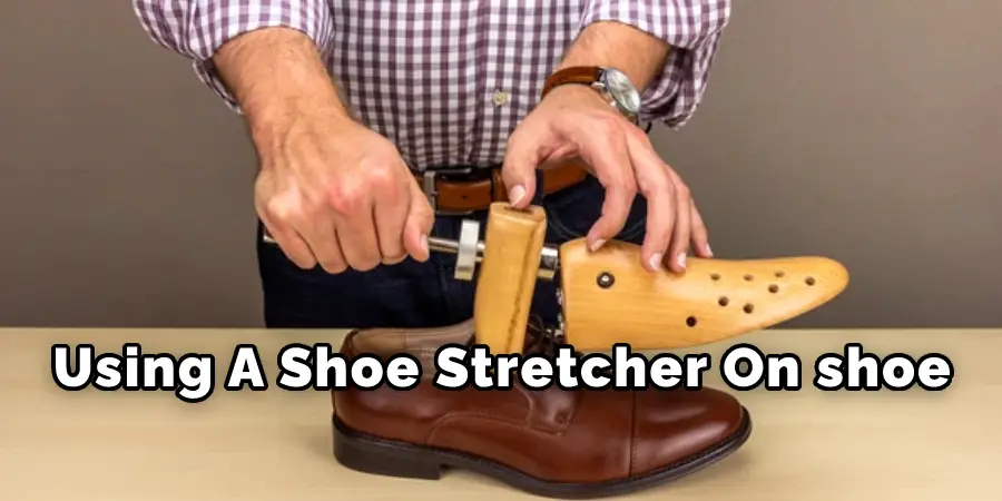 Using A Shoe Stretcher On shoe