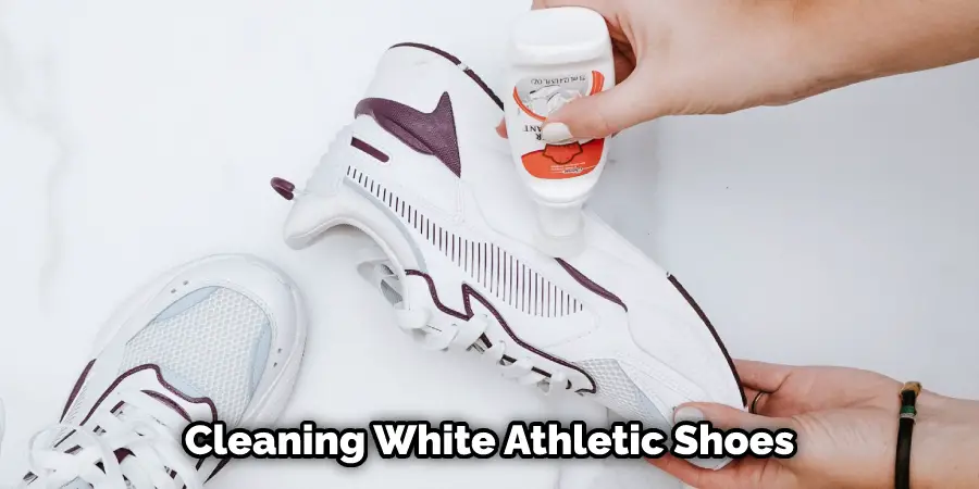 Nettoyage des chaussures d'athlétisme blanches