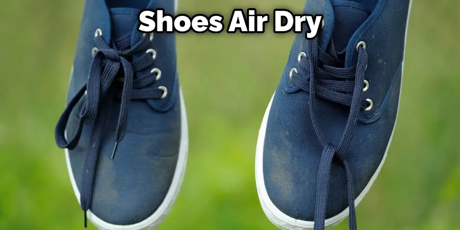 Secar los zapatos al aire libre