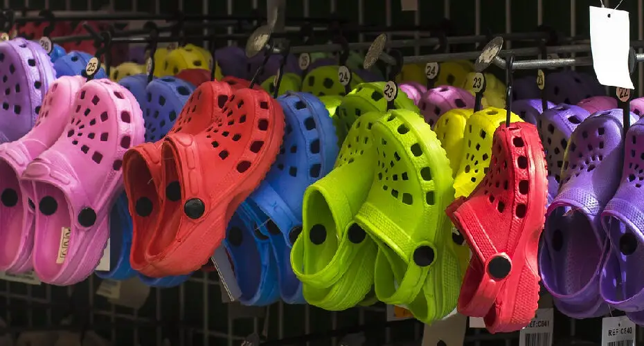 How to Put Chains on Crocs