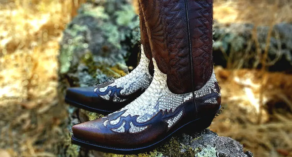 How to Wear a Boot Knife With Cowboy Boots
