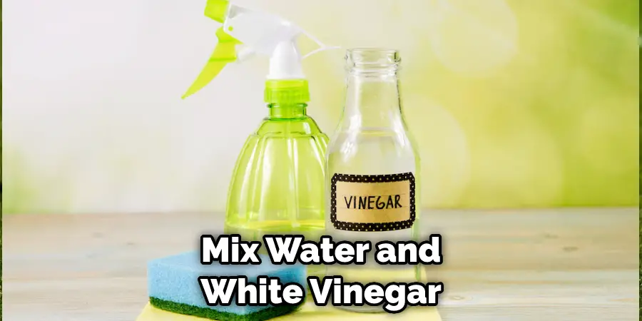 Mélangez l'eau et le vinaigre blanc