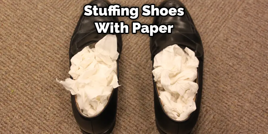 Rembourrage de chaussures avec du papier