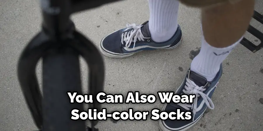 You Can Also Wear Solid-color Socks