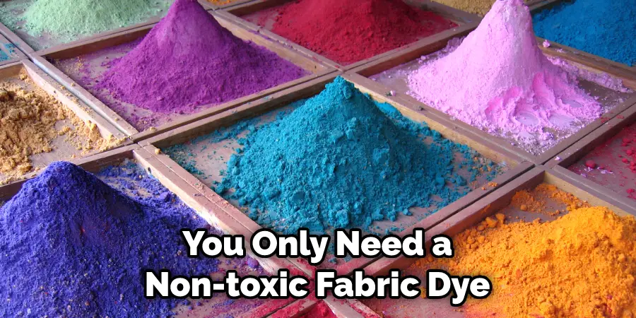 Vous n'avez besoin que d'une teinture non toxique pour le tissu.