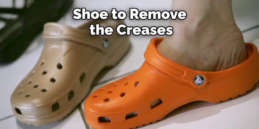 Shoe to Remove the Creases